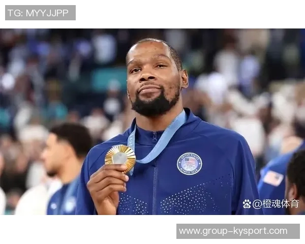 杜兰特与美女记者互动频频邀请共赏比赛后共享烧烤时光