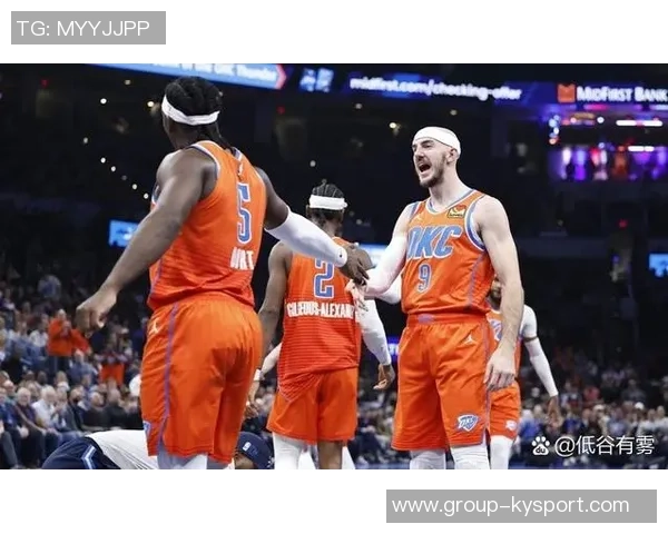 詹姆斯替补席上显不满情绪频频起身运球引发关注